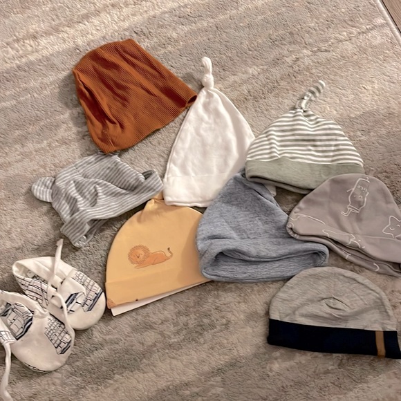 kate quinn Other - Hat bundle with Kate Quinn booties